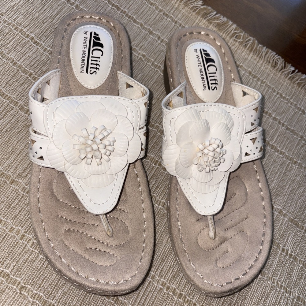 Cliffs by White Mountain Women's White/Beige Thong Sandals Flower Rhinestone 7M